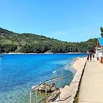 아파트 Enchanting Summer With Sea View 크레스
