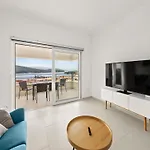 아파트 Enchanting Summer With Sea View