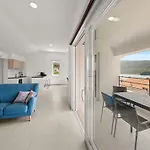 아파트 Enchanting Summer With Sea View 크레스