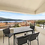 Enchanting Summer With Sea View 아파트 *