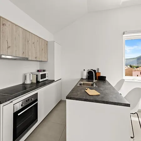 Apartman Enchanting Summer With Sea View Cres