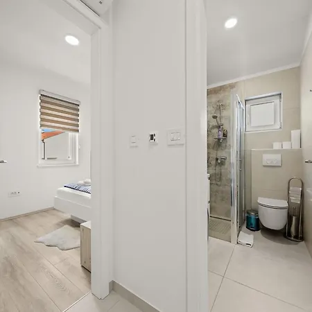 Enchanting Summer With Sea View Cres