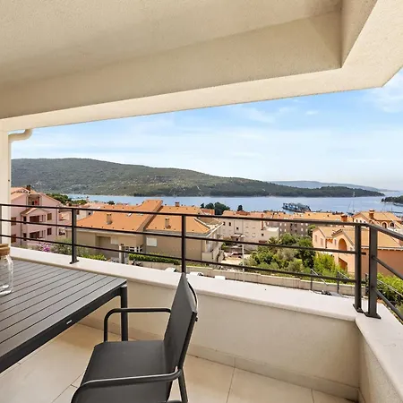 Enchanting Summer With Sea View Cres