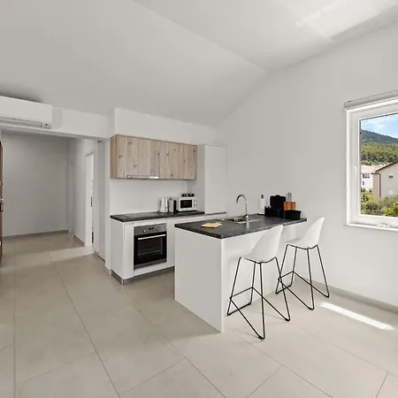 Enchanting Summer With Sea View Apartman