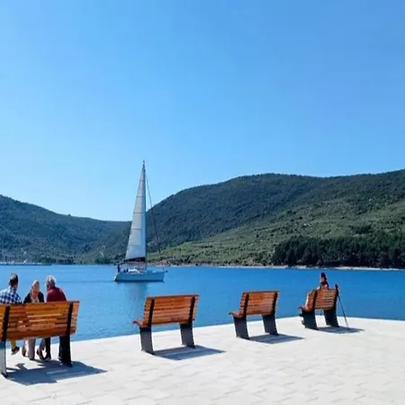 Enchanting Summer With Sea View 아파트 *