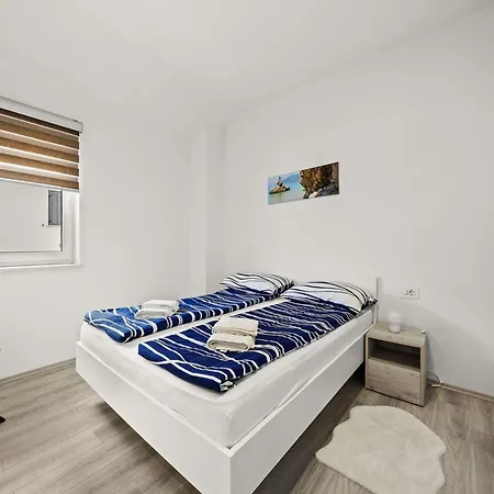 Enchanting Summer With Sea View 아파트 크레스