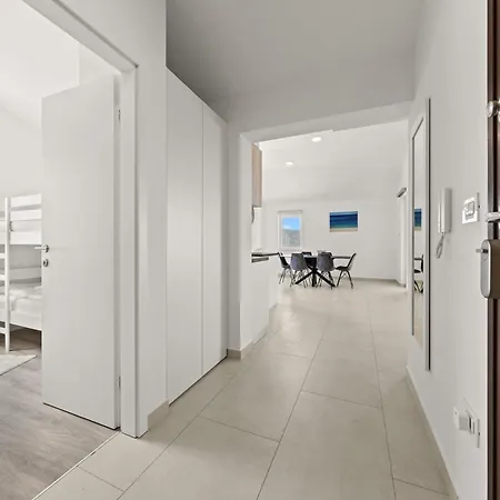 Enchanting Summer With Sea View * 크레스