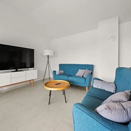 Enchanting Summer With Sea View 아파트