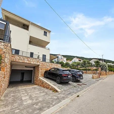 아파트 Enchanting Summer With Sea View