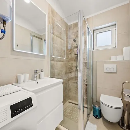 Enchanting Summer With Sea View 아파트 *