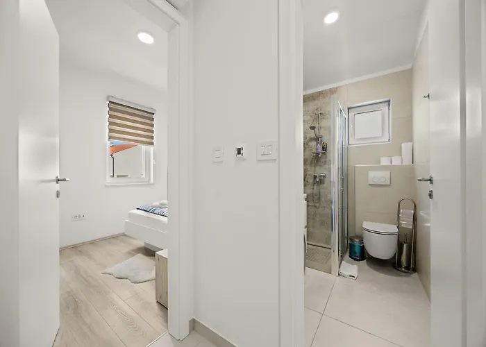 Enchanting Summer With Sea View Cres