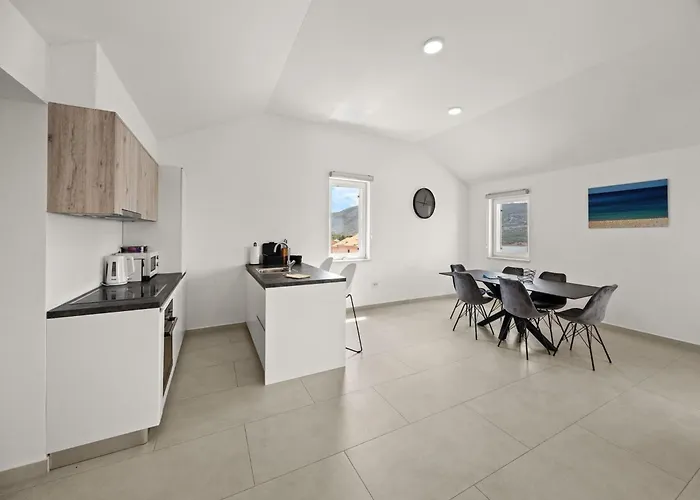 Apartment Enchanting Summer With Sea View