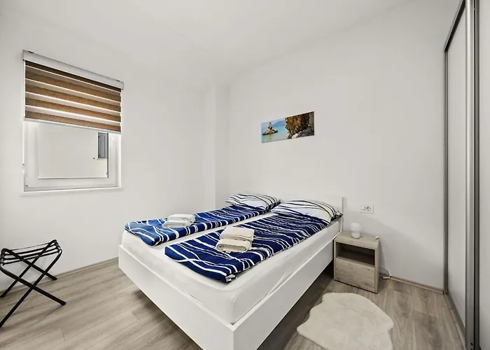 Enchanting Summer With Sea View Apartment Cres