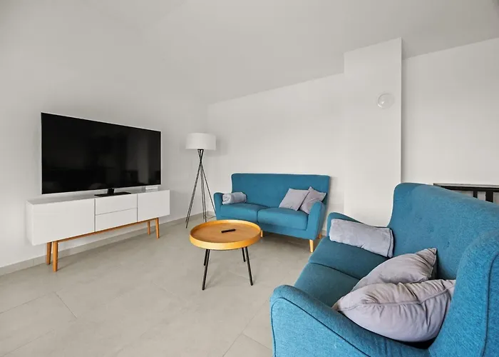 Enchanting Summer With Sea View Apartment