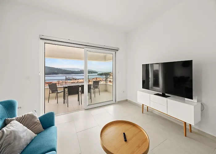 Apartment Enchanting Summer With Sea View
