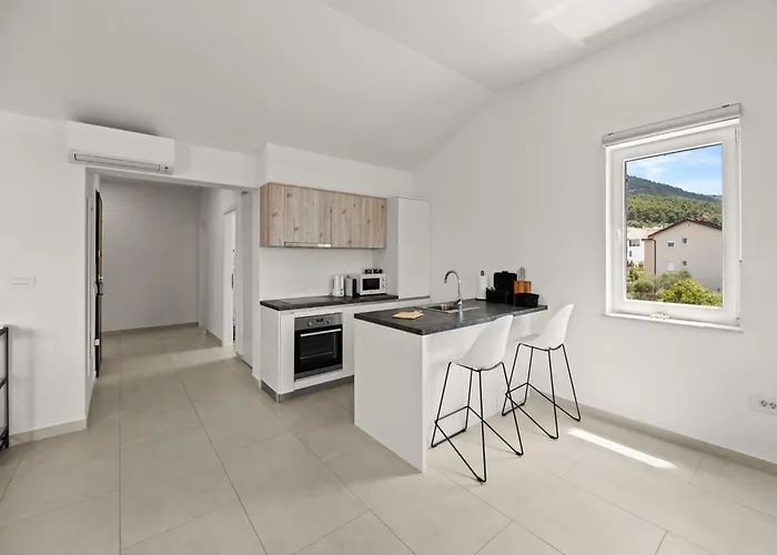 Enchanting Summer With Sea View Apartment