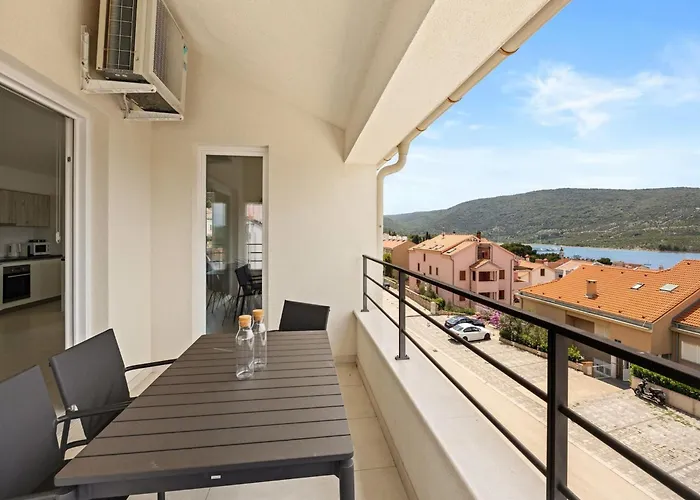 Apartment Enchanting Summer With Sea View
