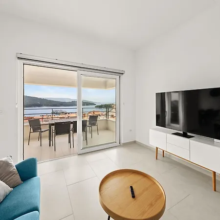 公寓 Enchanting Summer With Sea View